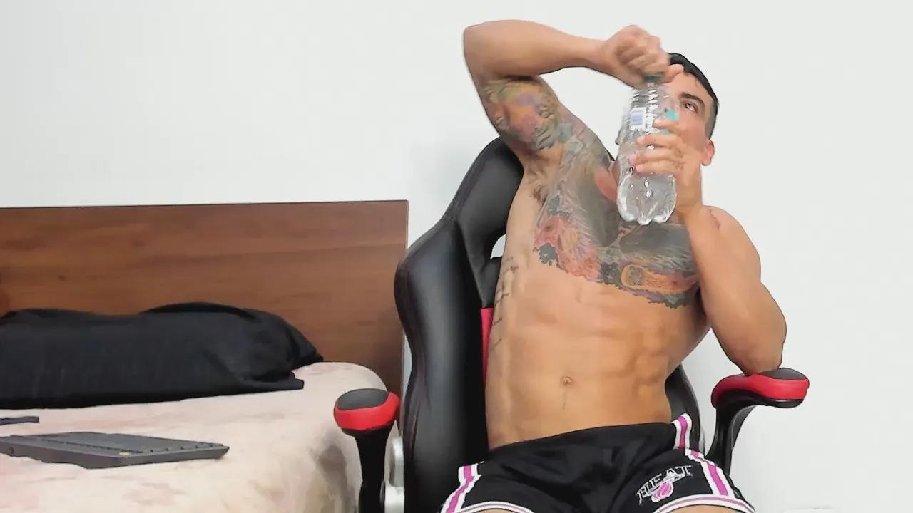 Offline Lucasflexthis_1 on Cam4