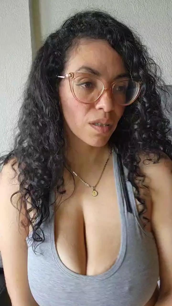 Lucci_Lovee on Cam4 