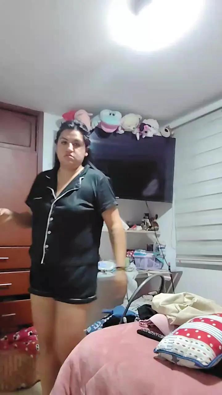 Offline luci225 on Cam4