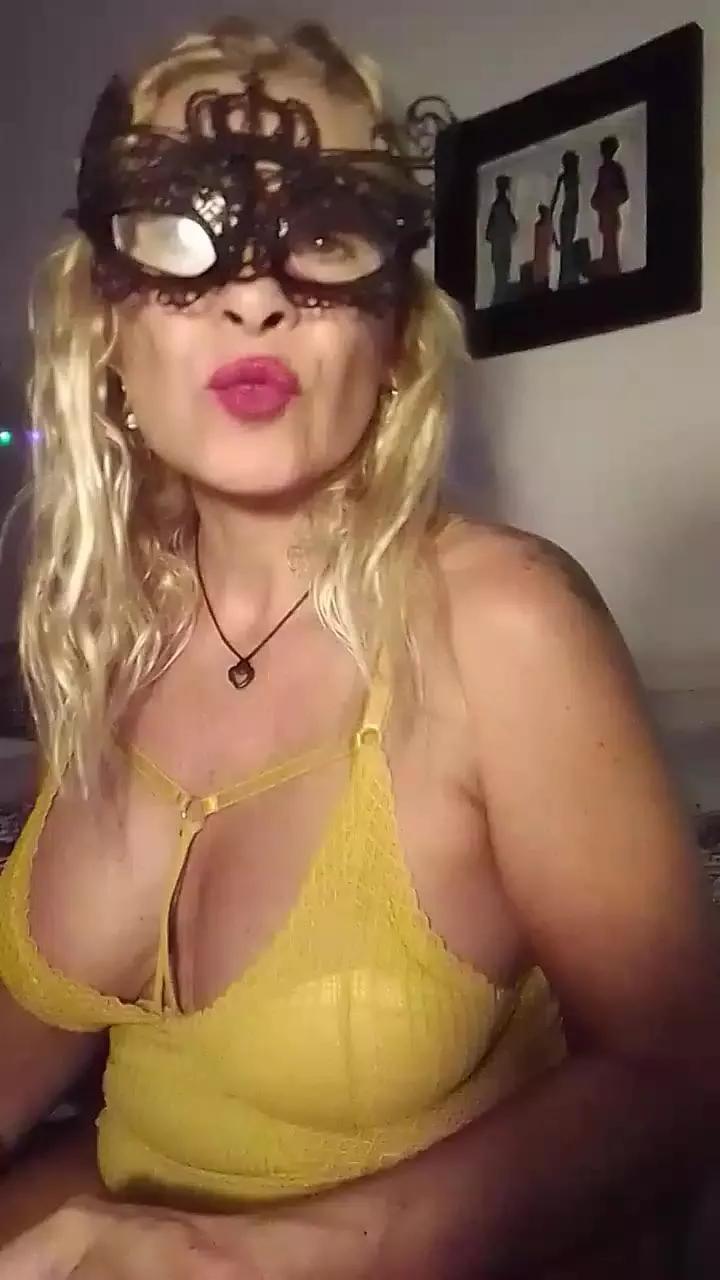luli70hot on Cam4 