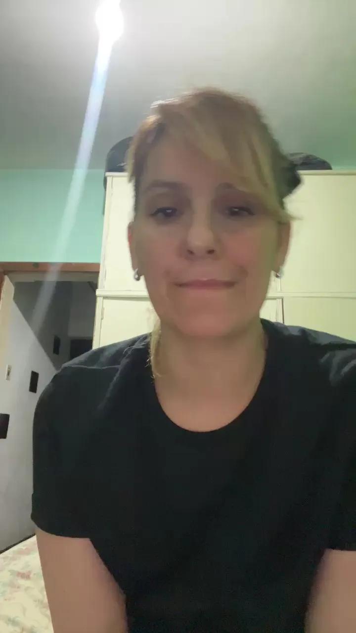 Offline lulys_xxx on Cam4