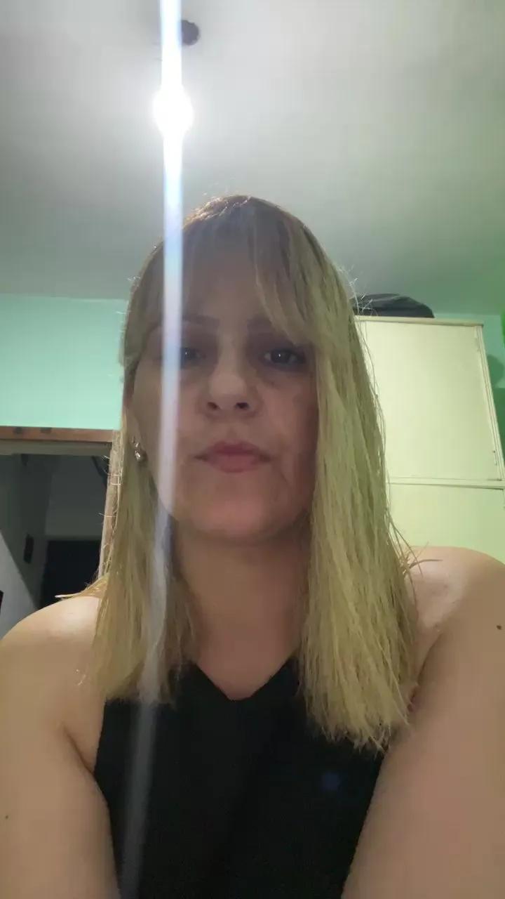 lulys_xxx — Freechat on Cam4