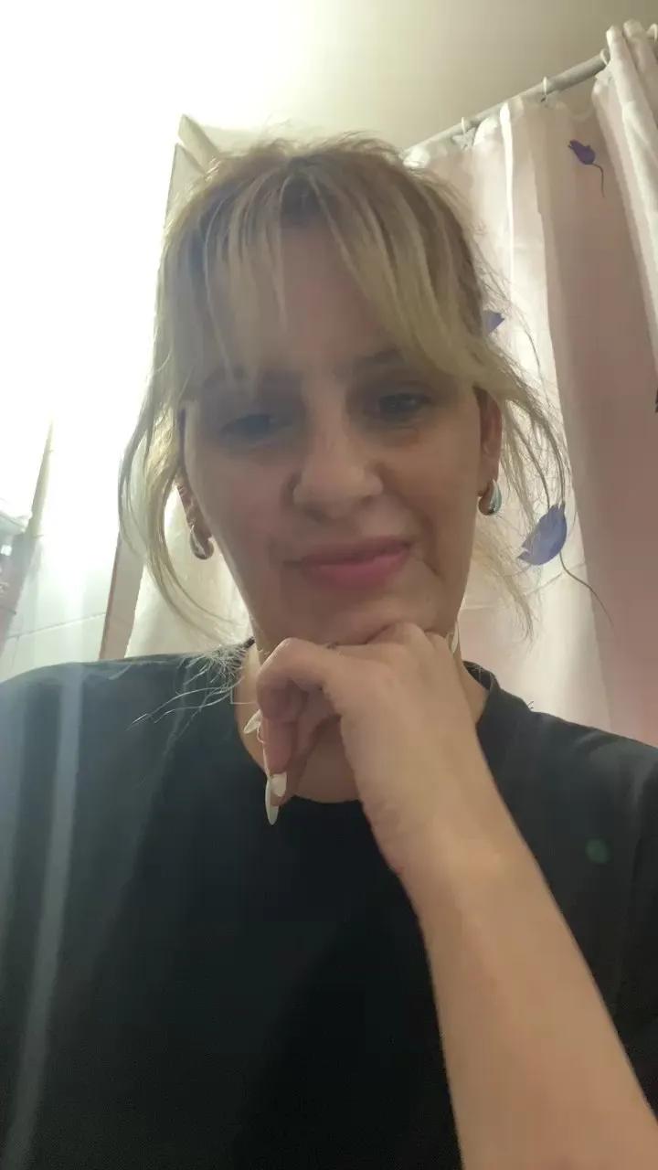 Offline lulys_xxx on Cam4