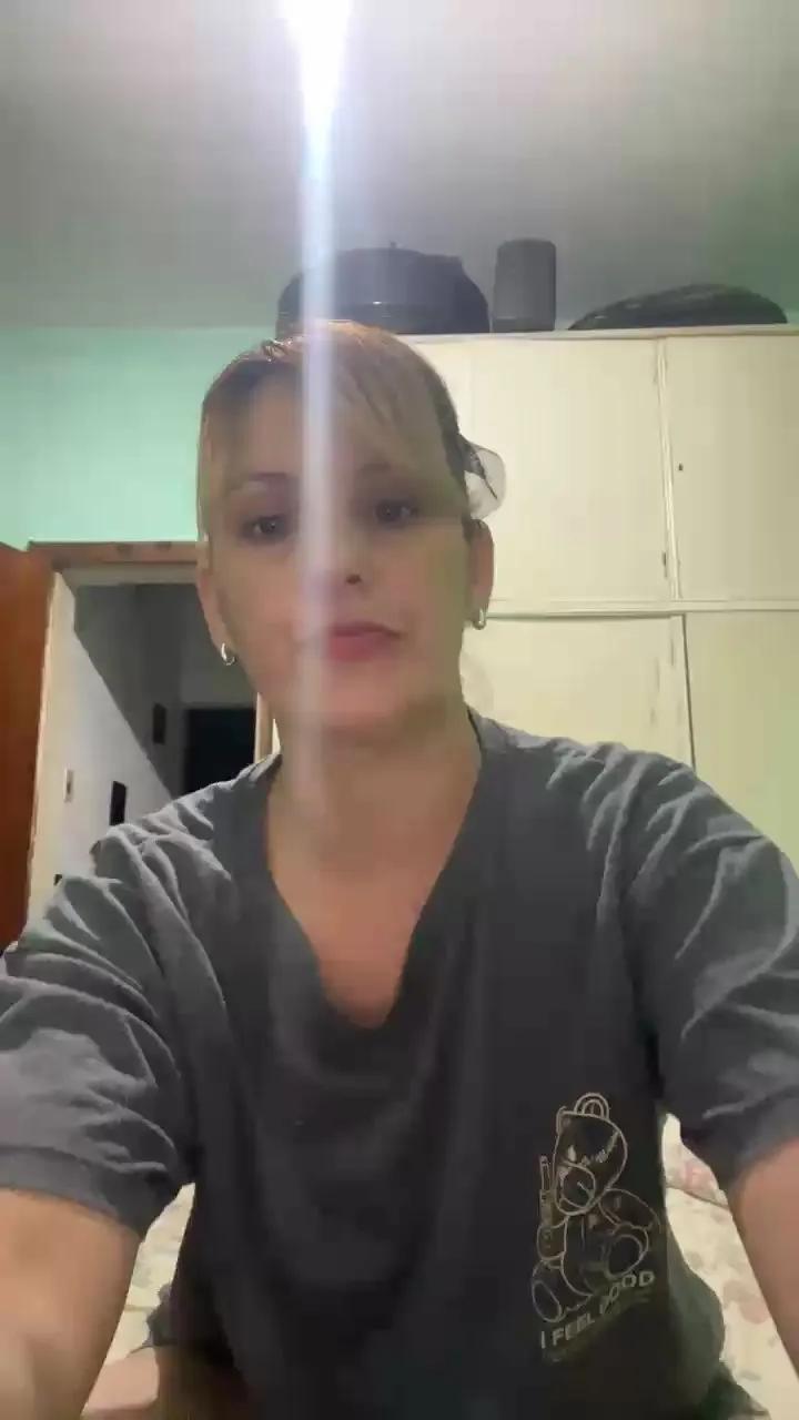 Offline lulys_xxx on Cam4