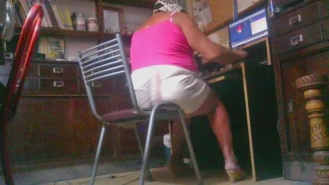 Offline LunaTravsumi on Cam4