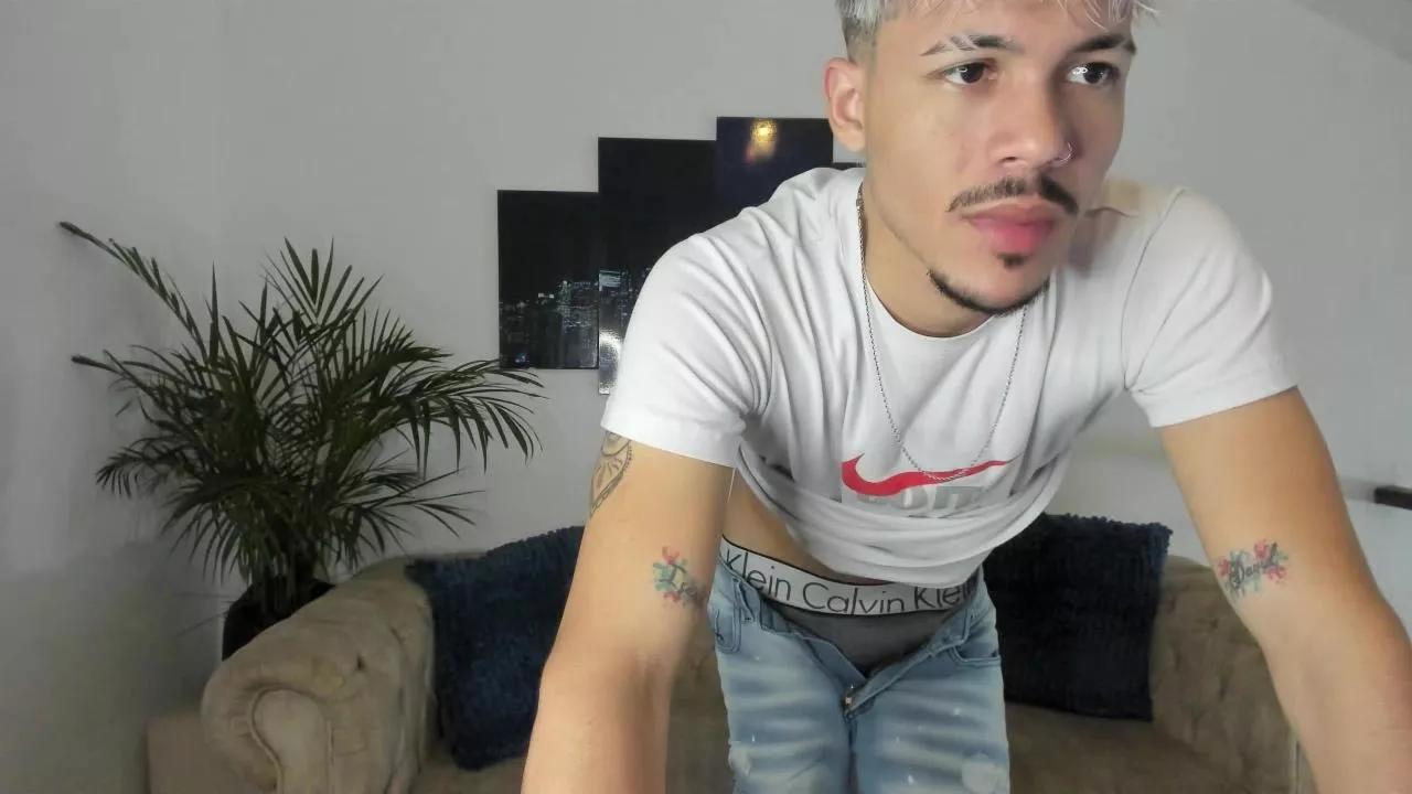 luois_dasaga on Cam4 