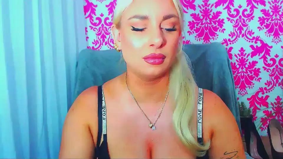 Offline LuxuriaBabe on Cam4