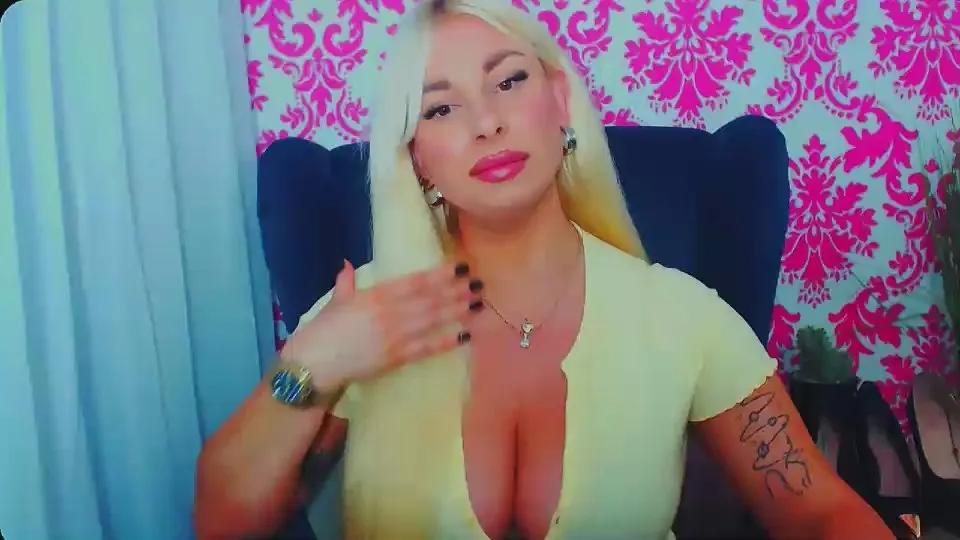 Offline LuxuriaBabe on Cam4