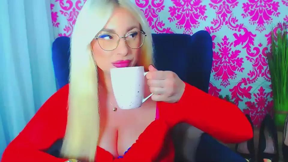 Offline LuxuriaBabe on Cam4