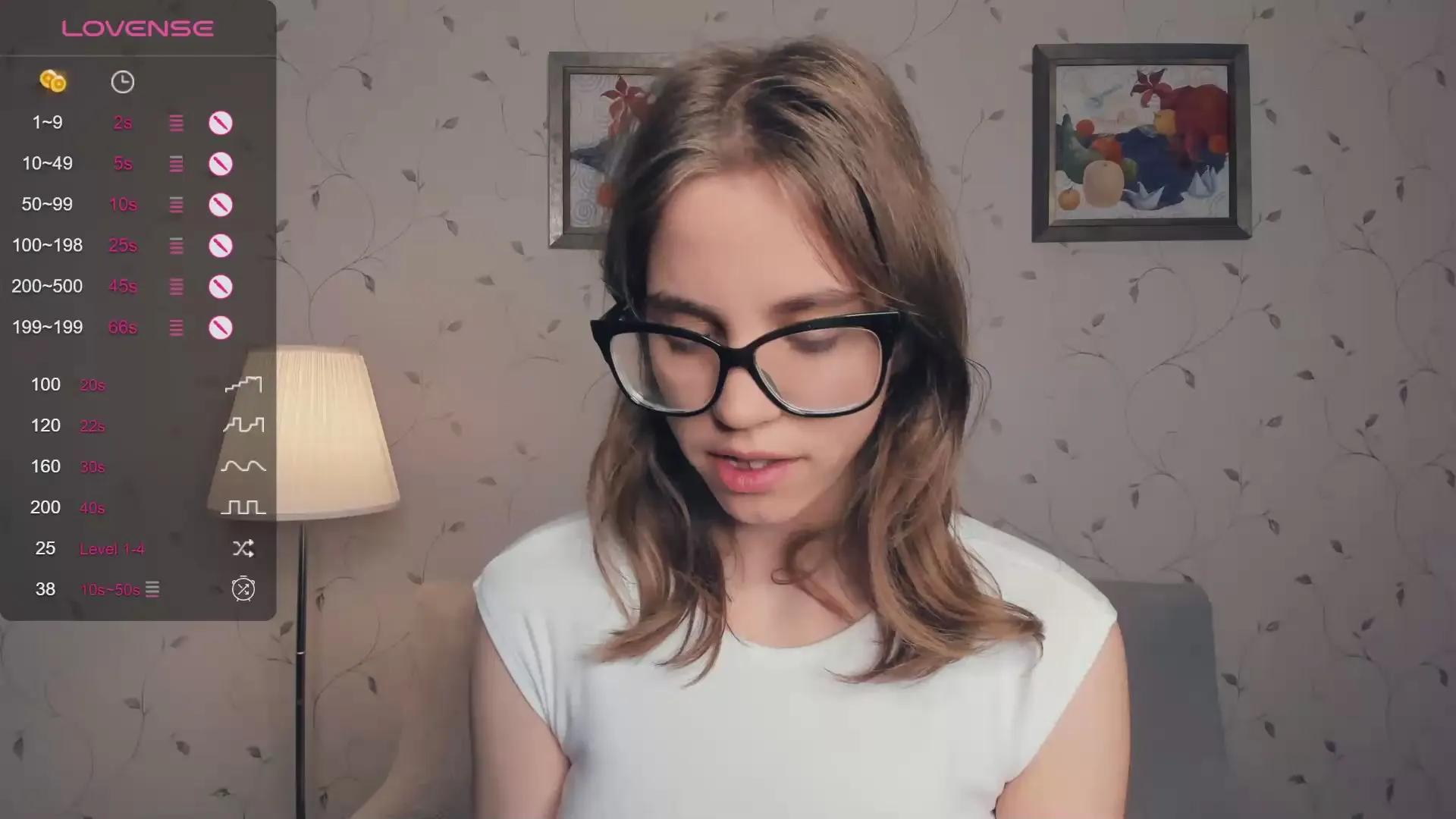 LynneCrust on Cam4 