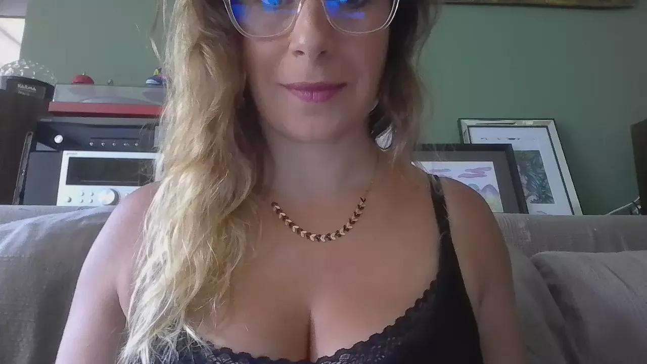 Madame_Louise on Cam4 