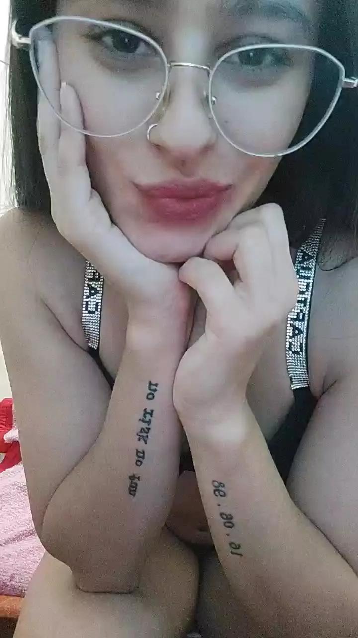 Maddydoll on Cam4 