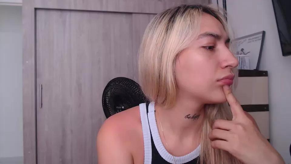 Offline mandy_berry on Cam4