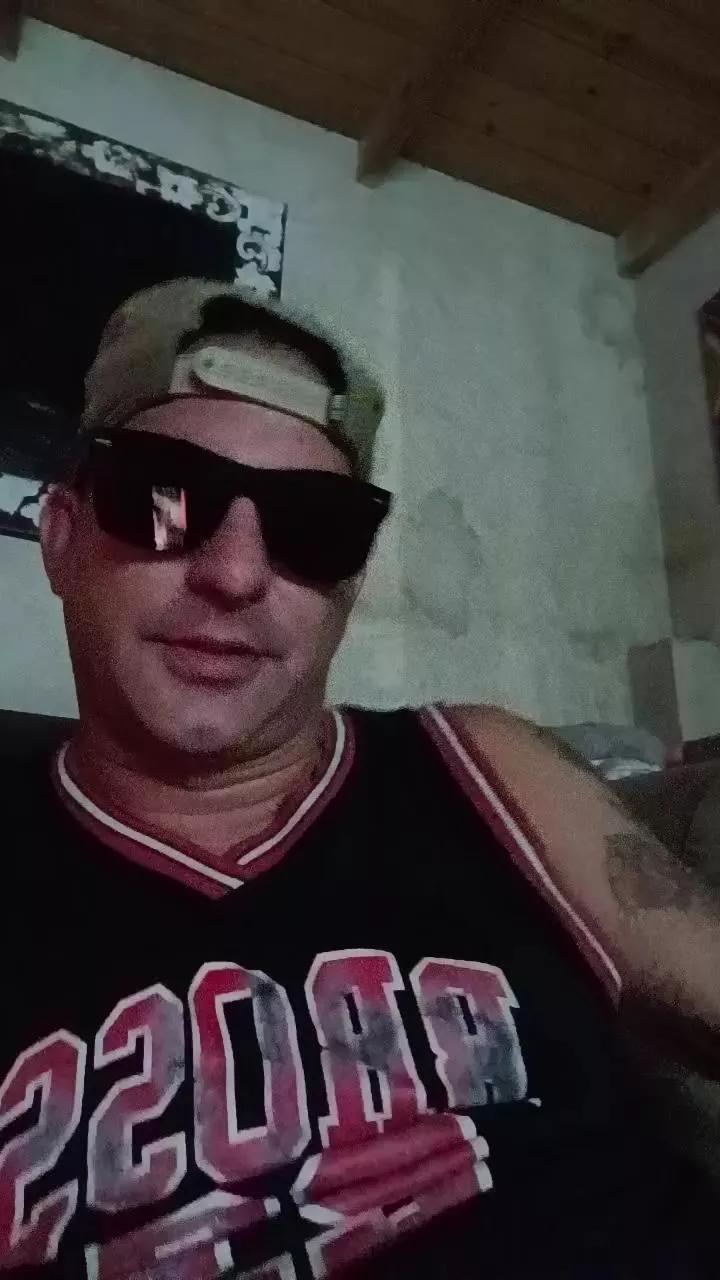 Offline martin2628 on Cam4