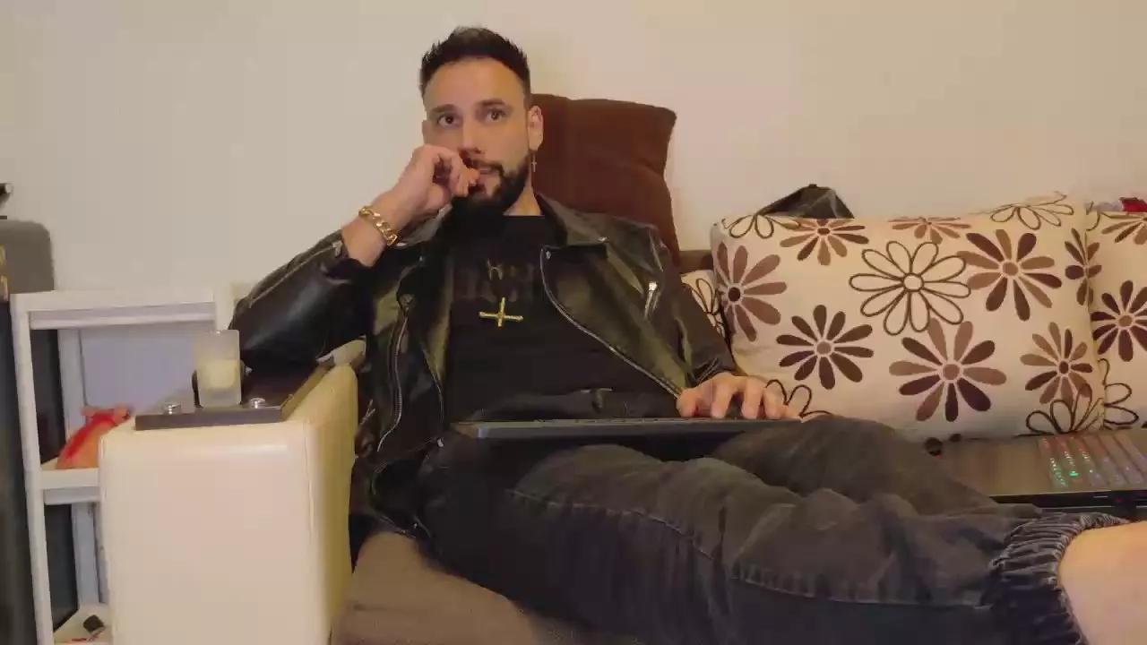 Offline master_roberto on Cam4