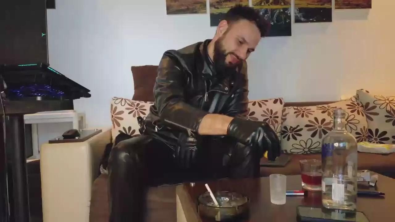 Offline master_roberto on Cam4