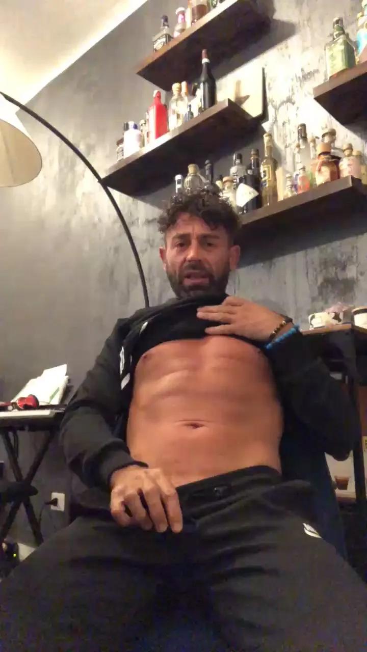 Offline Matteodom85 on Cam4