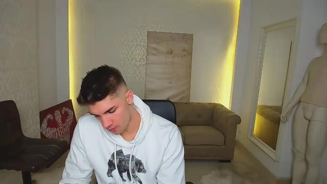 MaxKaidenn — Freechat on Cam4