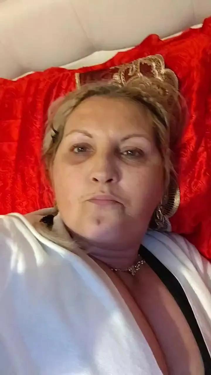 Offline medeeahot on Cam4