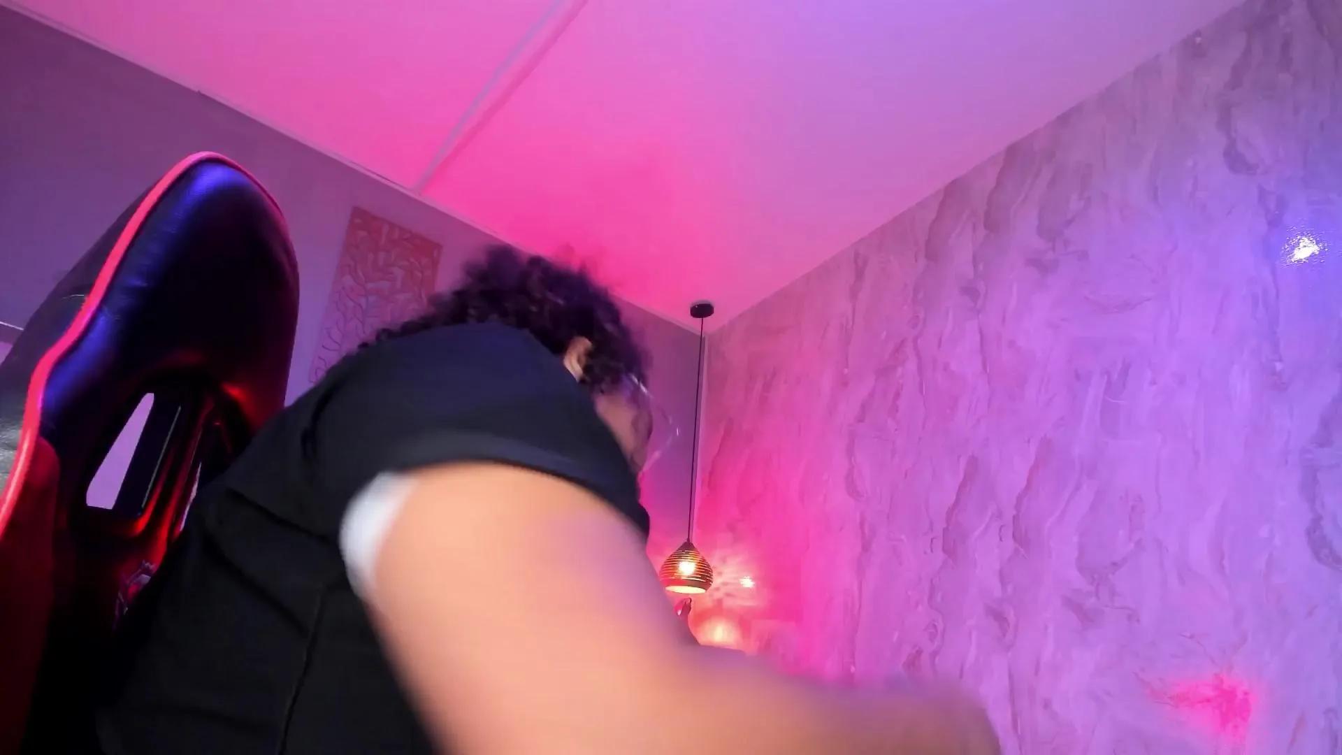 MhiaRey —  #pee #ass #pussy #blowjob #spanking #feet #amateur