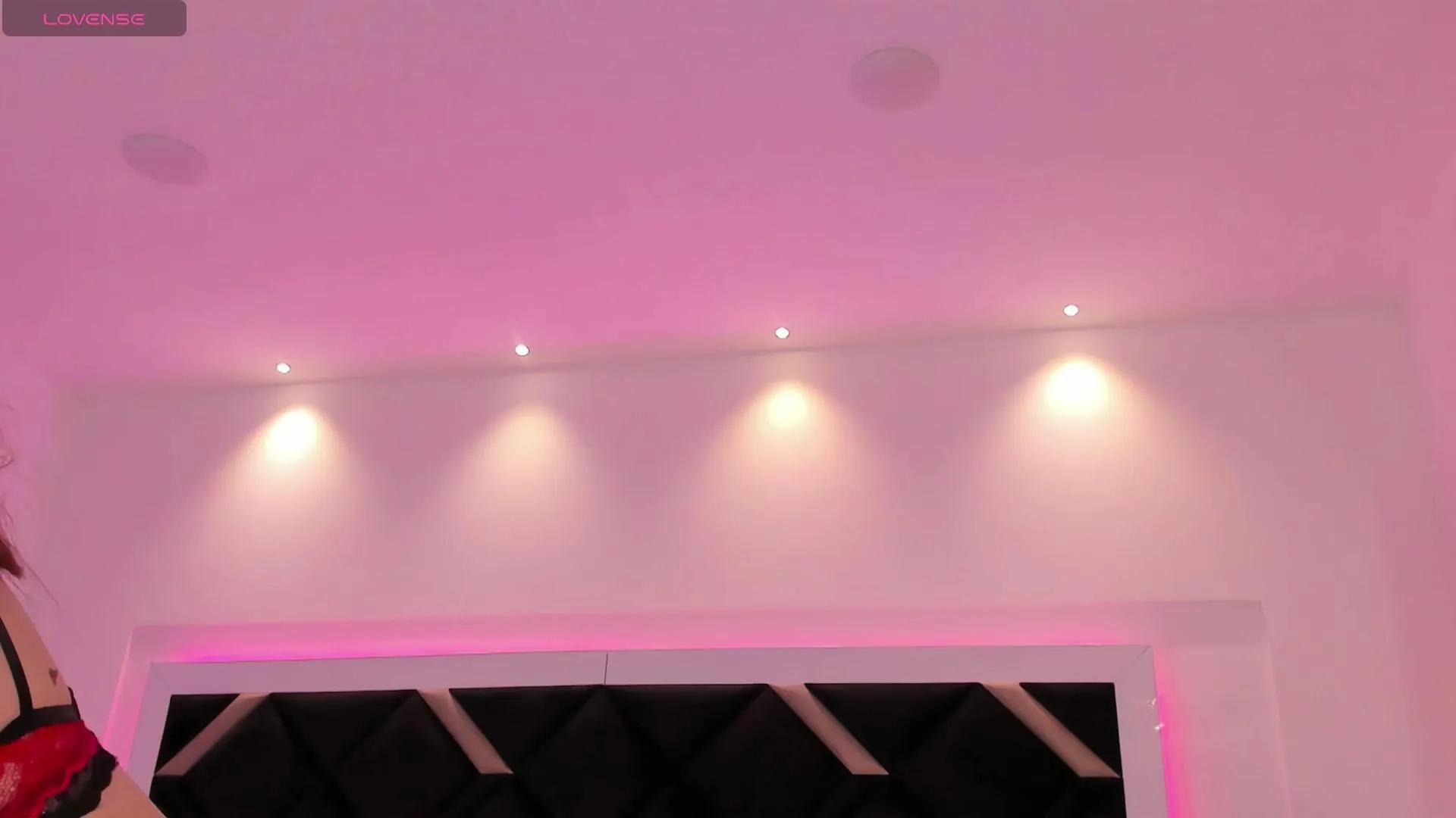 Mia_Parissi —  #feet #amateur #squirt #deepthroat #C2C #cute #ass