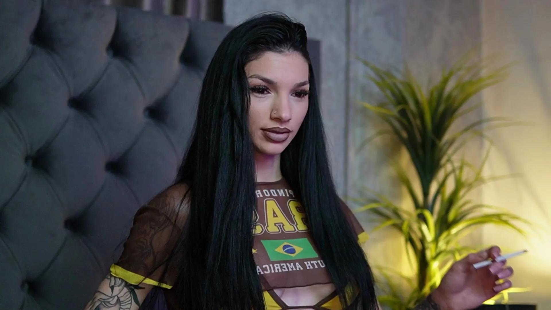 MiamiQuinn —  #C2C #smoke #blowjob #pussy #spanking #feet