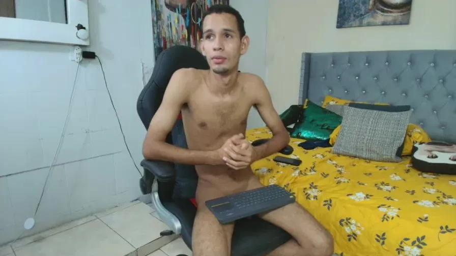 Offline Michaell_bellk_ on Cam4