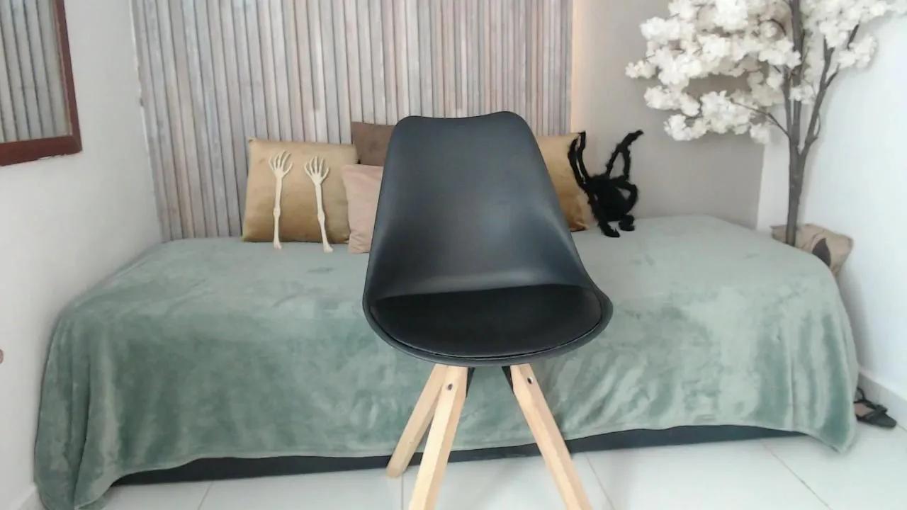 Michellee_20 —  #squirt #schoolgirl #milk #pee #anal #spanking #masturbation