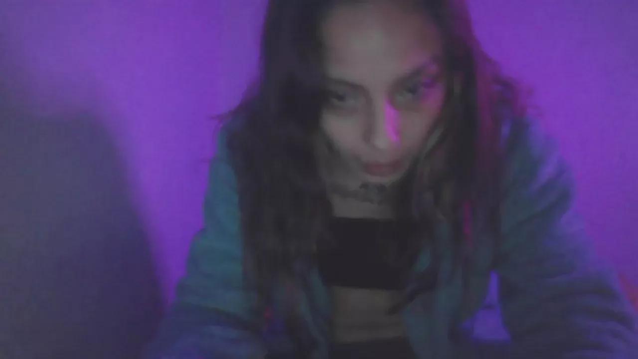 Mininamiau3 on Cam4 