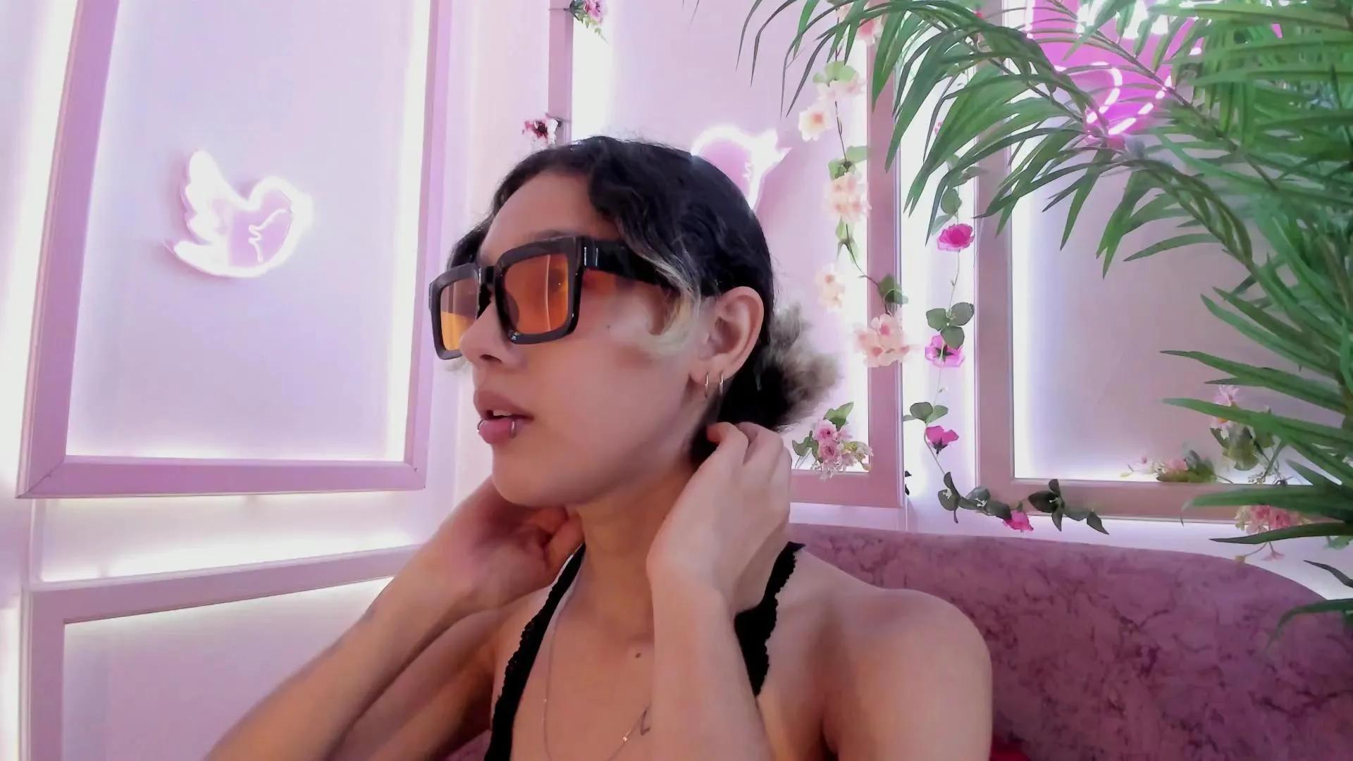 Offline minji_petite on Cam4