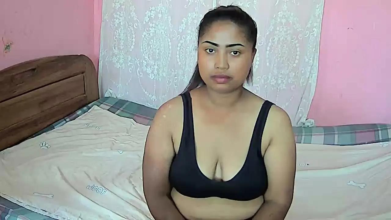 MissLarisah —  #striptease #gamer #pussy #amateur