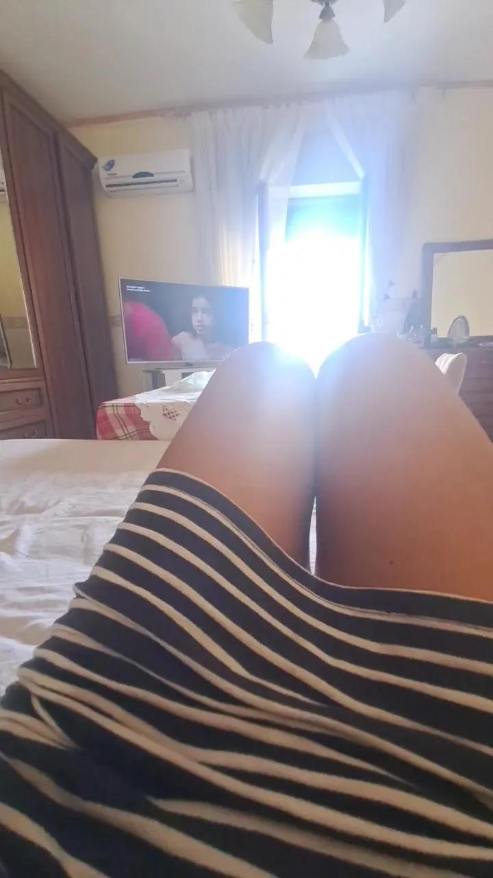 Molly1977 on Cam4 