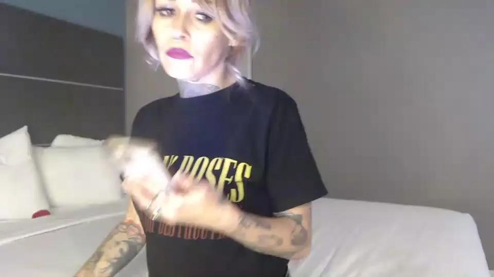Offline mollymoonsex on Cam4