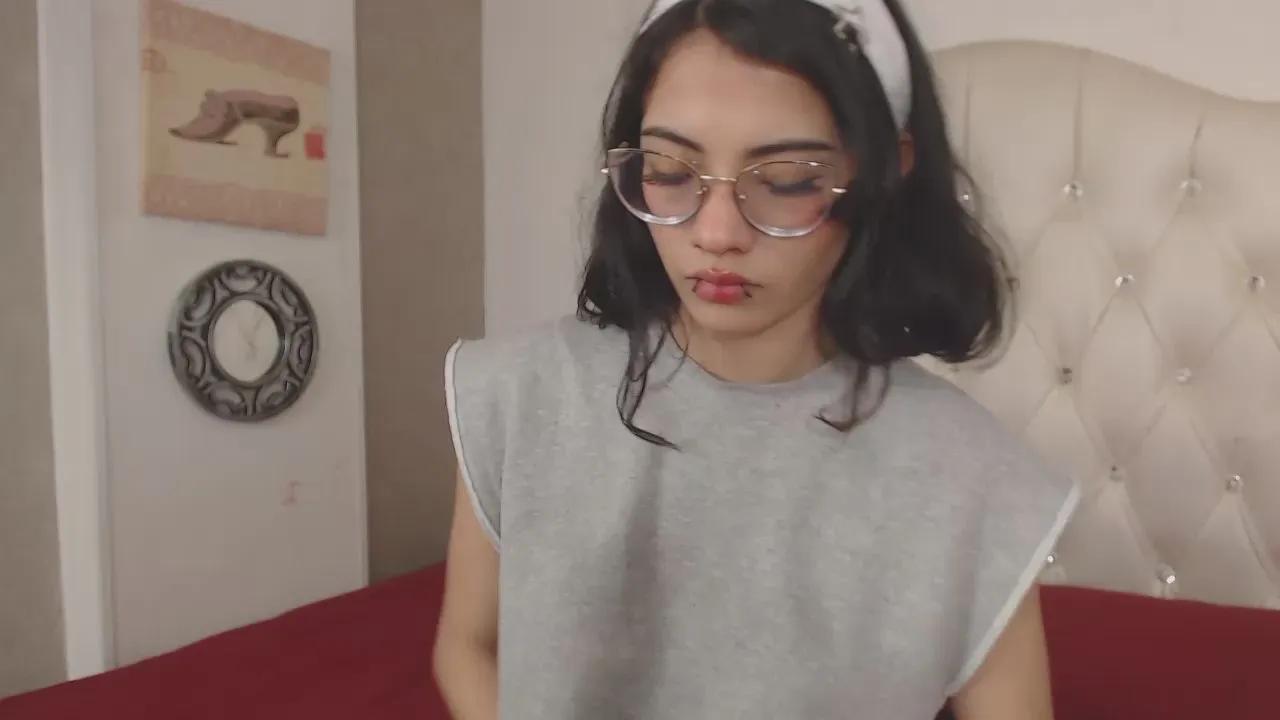 Freechat MoonApriil on Cam4