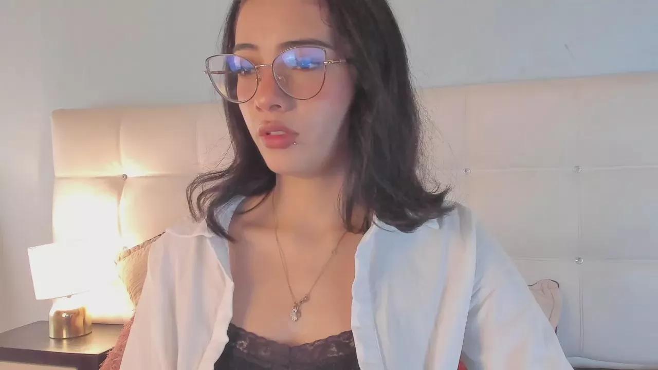 Freechat MoonApriil on Cam4