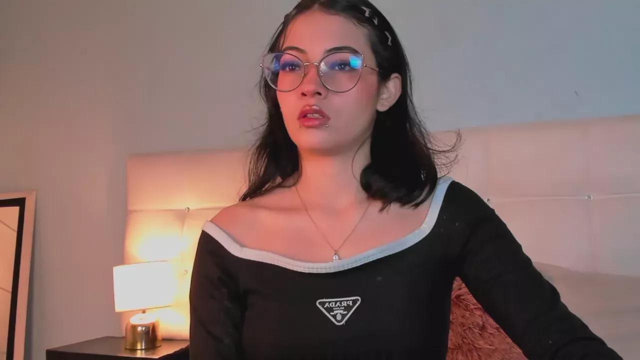 Freechat MoonApriil on Cam4