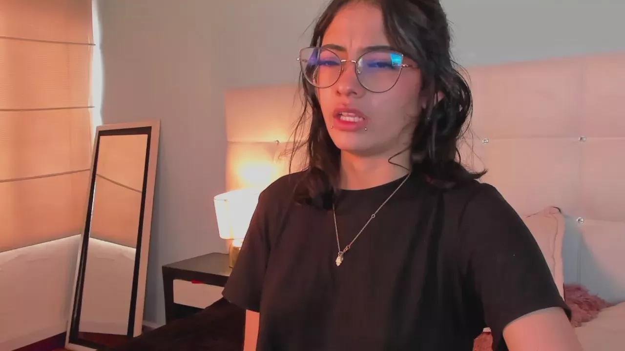 Freechat MoonApriil on Cam4