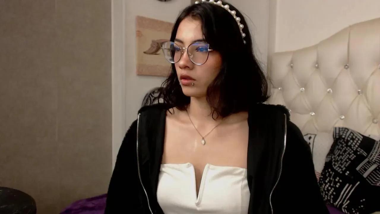 Freechat MoonApriil on Cam4