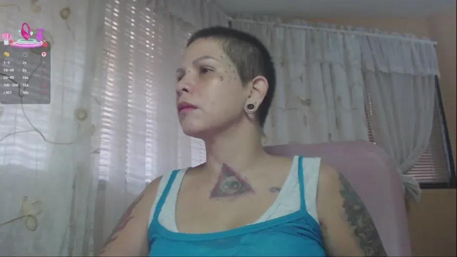 mooncat85 on Cam4 