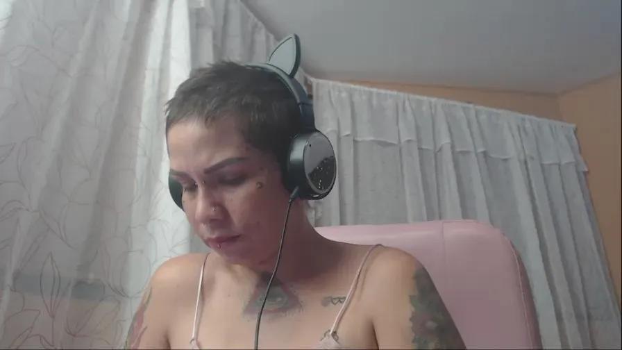 mooncat85 on Cam4 