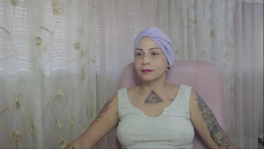 mooncat85 on Cam4 