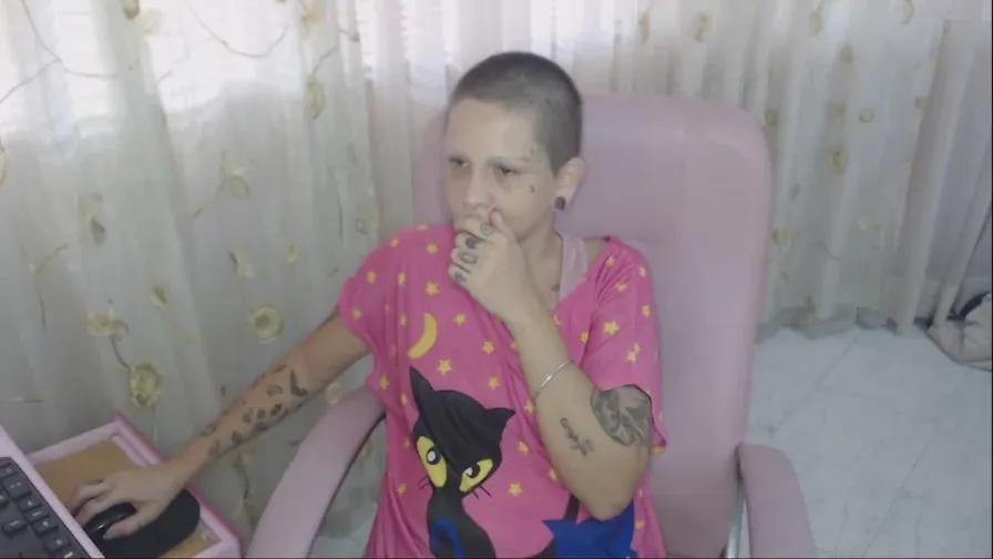 mooncat85 on Cam4 