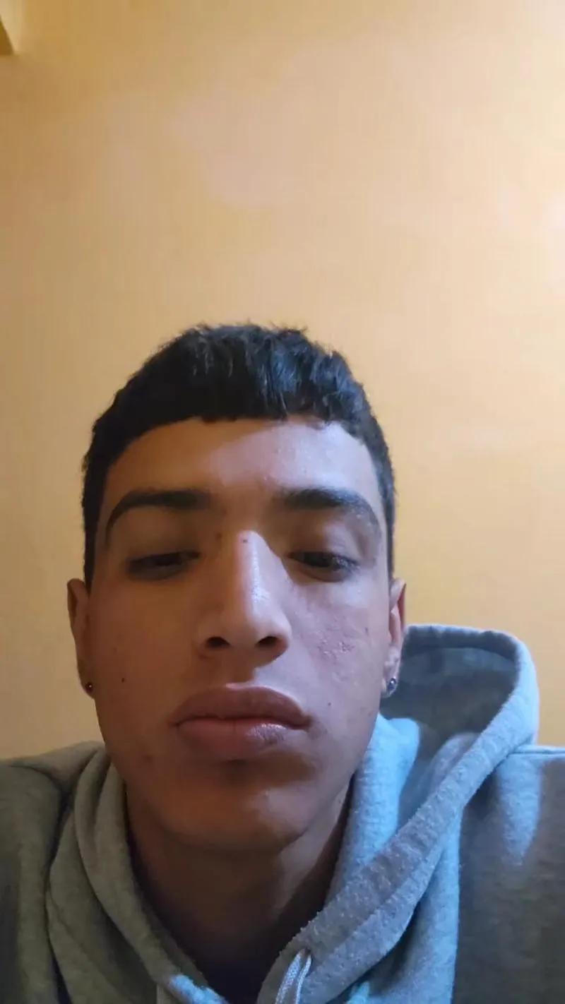 Offline Morenitomx on Cam4
