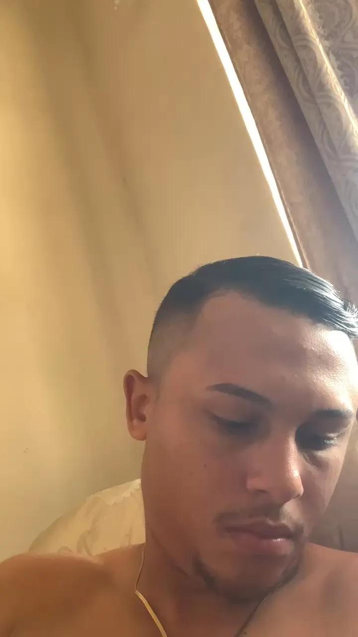 Offline Morenoyboy on Cam4
