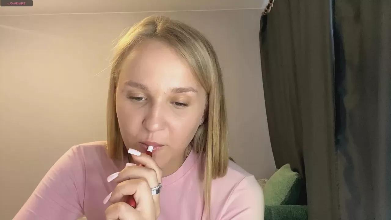 NanceeEar on Cam4 