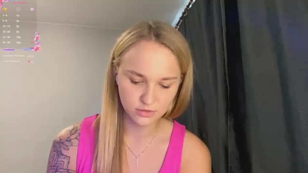 NanceeEar on Cam4 