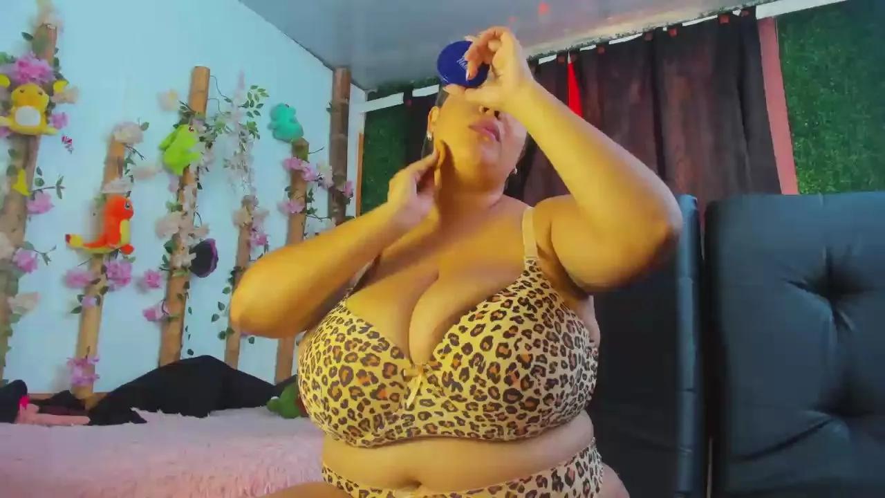 nathalia_correa —  #masturbation #armpits #C2C #anal #pornstar #lesbian #feet