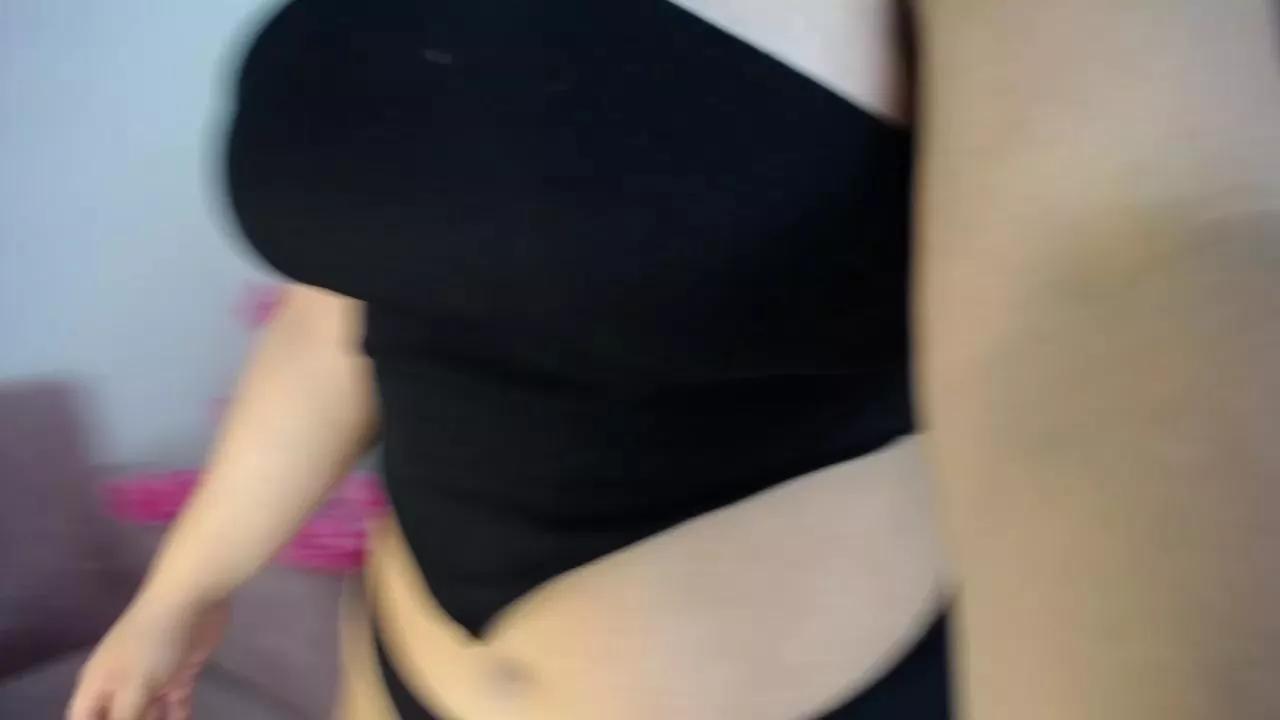 NavannyCattan on Cam4 