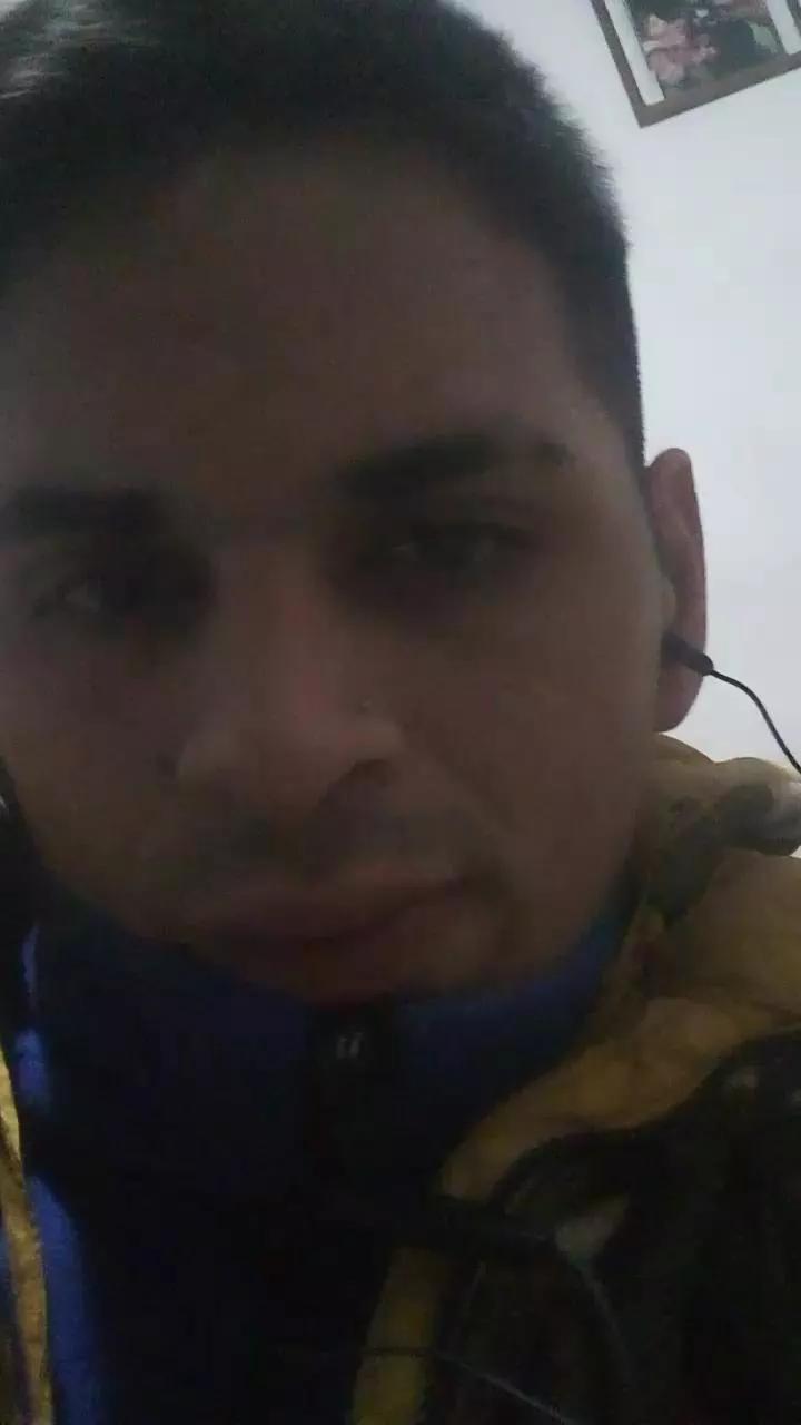 Offline nico202490gcom2 on Cam4