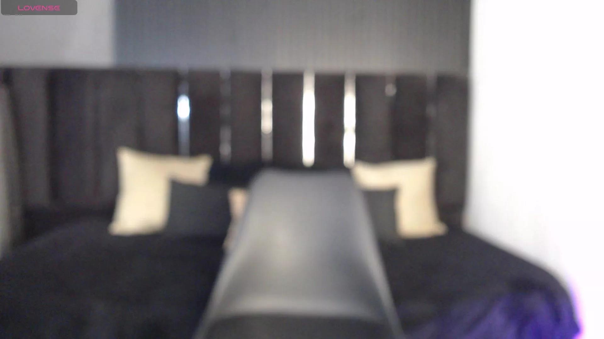 Offline Nicolle_Mariee on Cam4